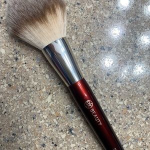 BK Beauty large powder #102